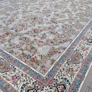 فرش ۱۲۰۰ شانه طرح باغ گل رنگ فیلی 6 متری + فیلم